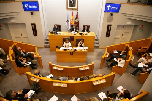 O pleno da Deputación da Coruña aproba constituír a comisión para a creación das Casas de Acompañamento aos Maiores (CAM)