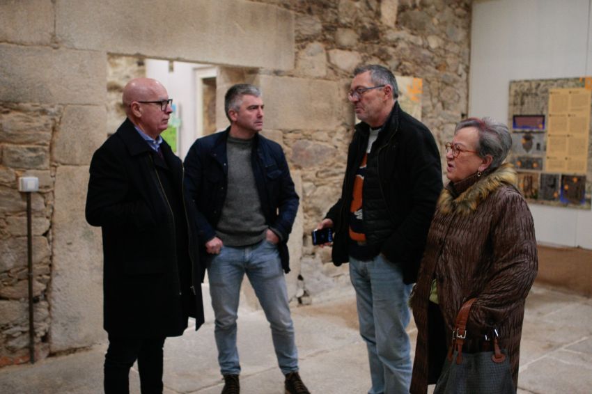 O vicepresidente Xosé Regueira visita Baio para coñecer o estado das Torres do Allo