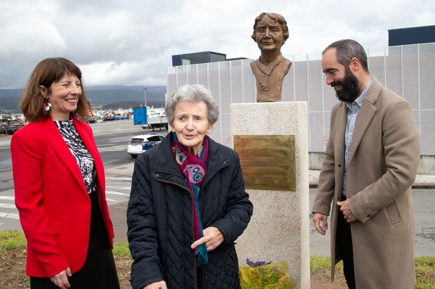 As Madriñas Republicanas, “esas mulleres que puxeron humanidade no horror” reciben en Rianxo unha homenaxe da man da Deputación