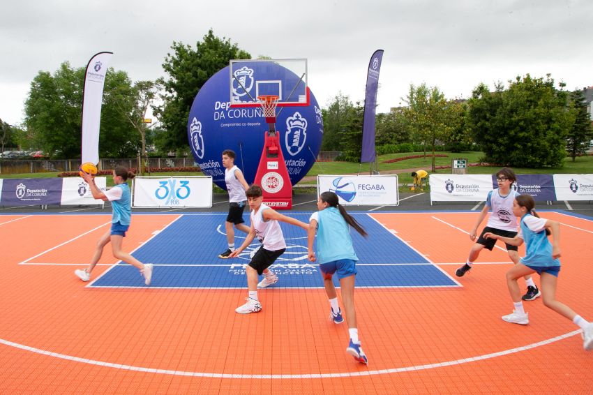 Carballo énchese de baloncesto con 35 equipos na xornada inaugural do Circuíto 3x3 da Deputación da Coruña