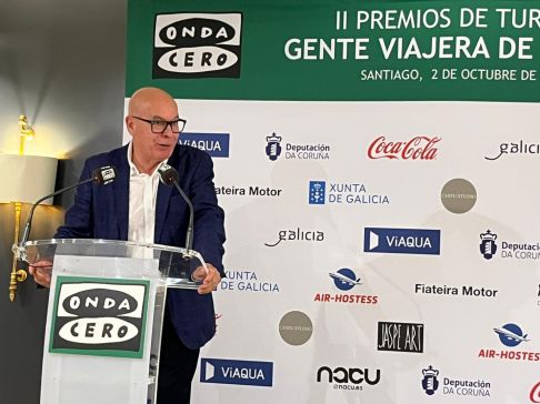 Regueira entrega a O Barqueiro o galardón ao “pobo máis bonito” nos II Premios de Turismo Gente Viajera de Galicia